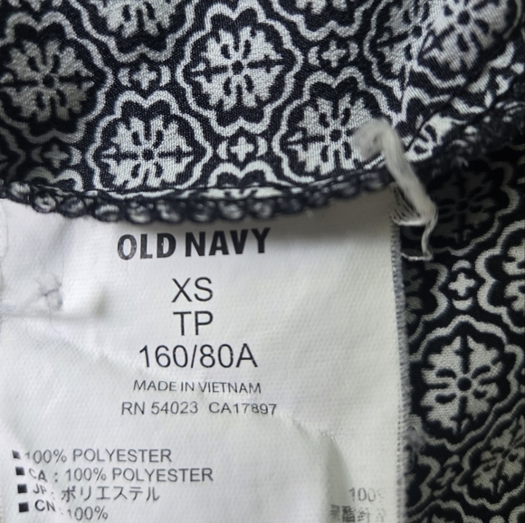 Old Navy Black and White Patterned Tank Top - Picture 4 of 4
